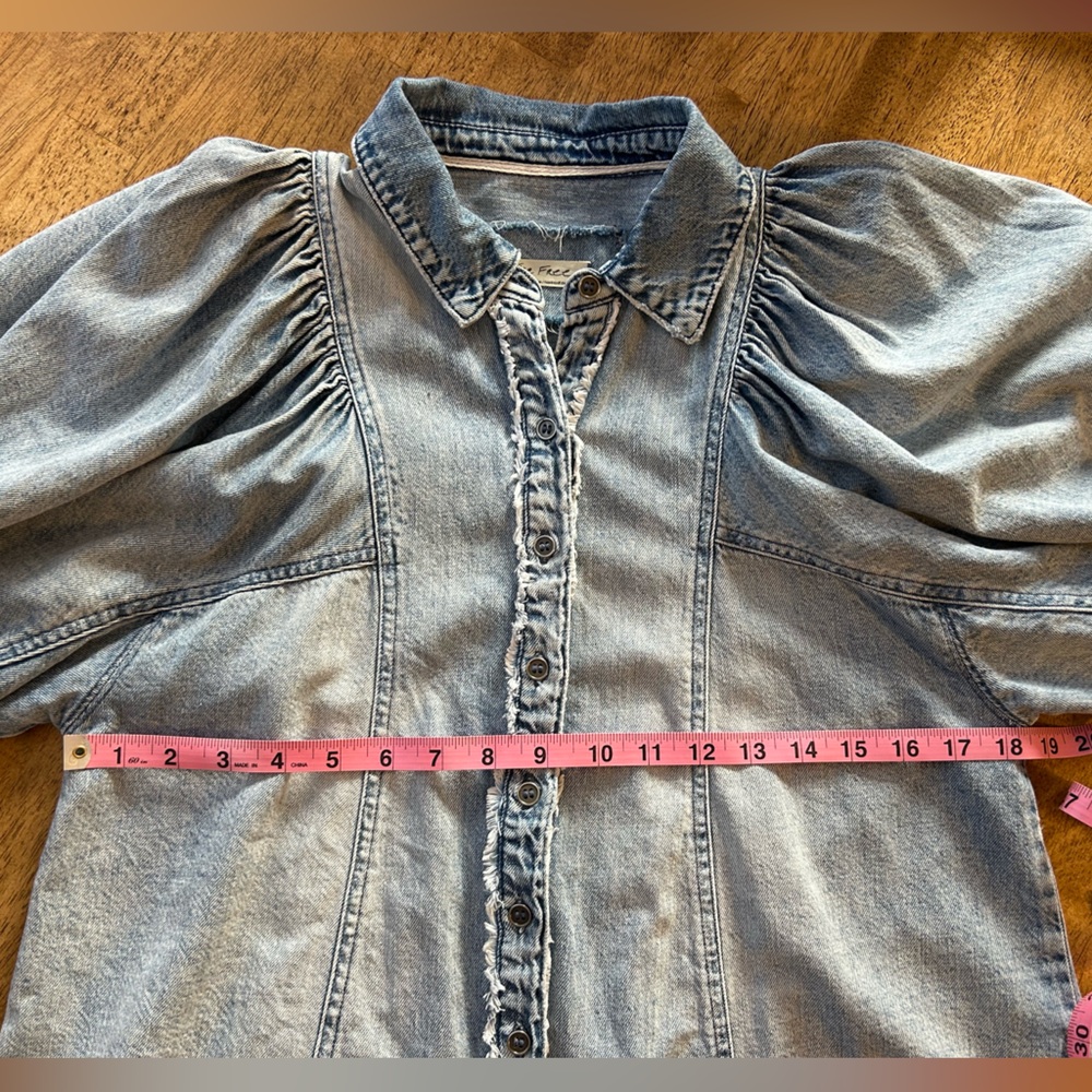 We the Free Suhrie Puff Sleeve Denim Button-Up Shirt Womens XS - Picture 8 of 15